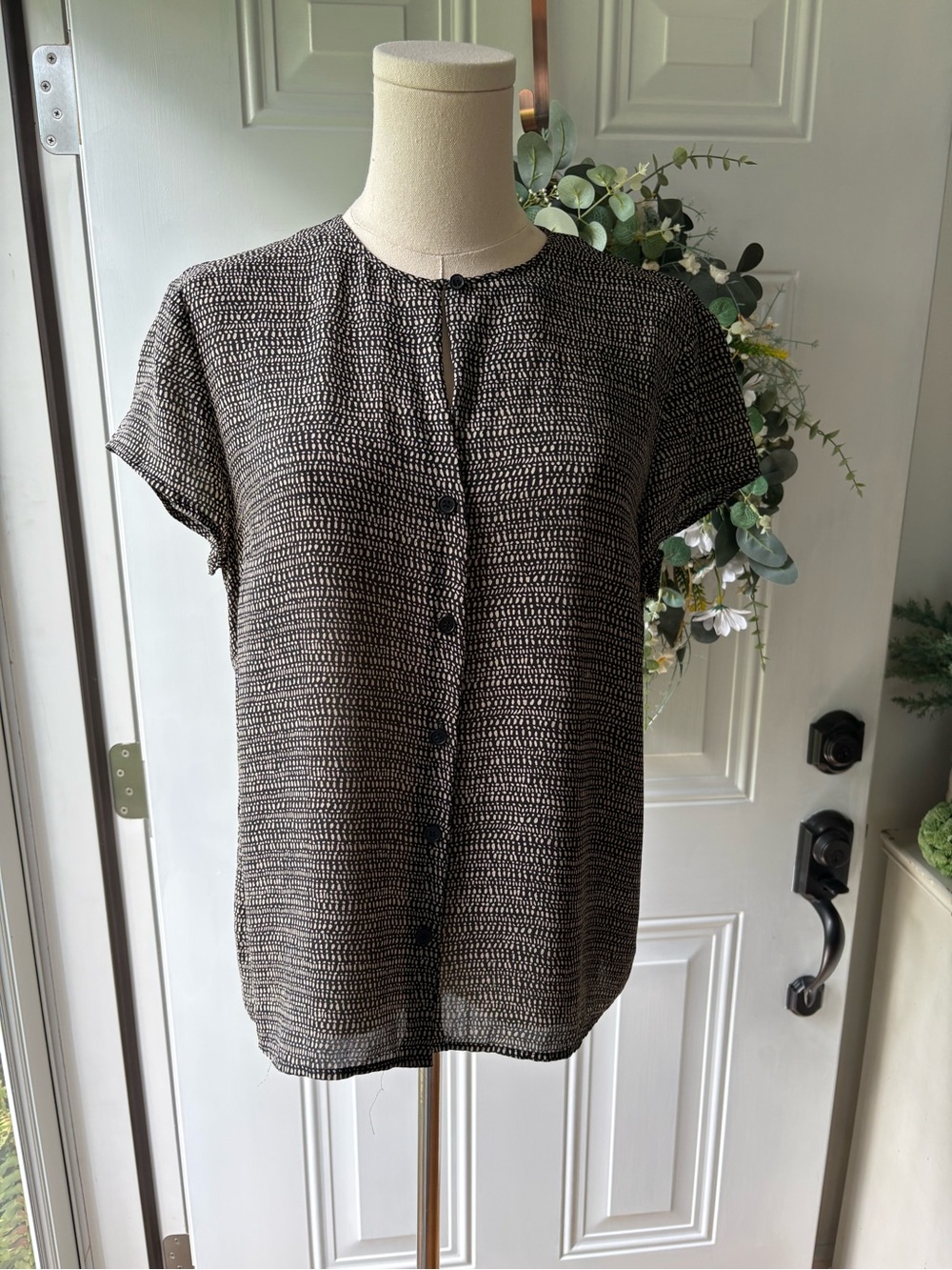 Jones New York Vintage 90’s 100%Silk Button -Front Top — Black & Cream